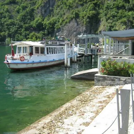 Sleeps 6