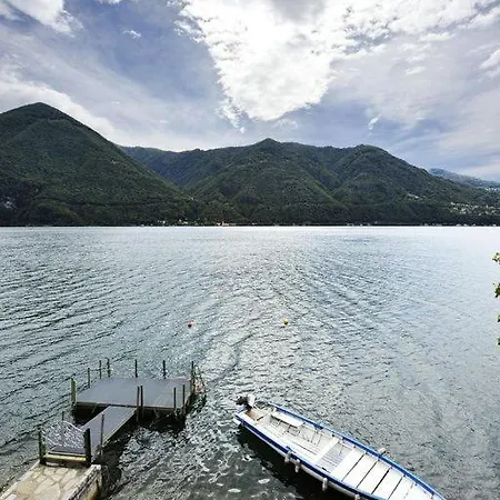 Апартаменты Sleeps 6 *